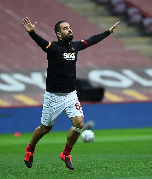 1623660983365.jpg Galatasaray'da Arda Turan ve Donk belirsizliği-5