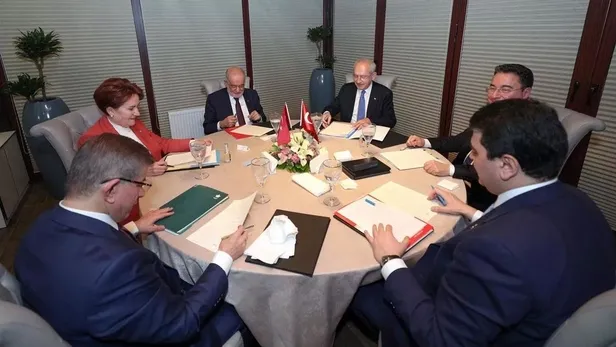 yuvarlak-masanin-cambaza-bak-oyunu-chp-iyi-parti-ortakliginin-inkari-hdp-ile-varmis-gibi-gosterilen-kavga-1662712063124.jpeg Yuvarlak masanın 'cambaza bak oyunu: CHP-İYİ Parti ortaklığının inkarı, HDP ile 'varmış' gibi gösterilen kavga...-1