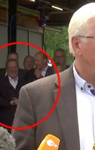 Almanya'da sel felakti bölgesine giden Merkel'in veliahtı Armin Laschet'ten skandal hareket!