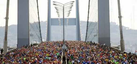 Vodafone 38. İstanbul Maratonu'nda erkeklerde Kenya asıllı Azerbaycanlı atlet Evans Kiplagat, kadınlarda da Kenyalı Agnes Jeruto Barsosio birinci oldu