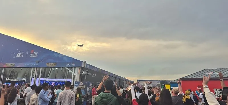 teknofest-guneydoguda-baskan-erdogan-heyecani-1791025784571.jpeg CANLI | TEKNOFEST Güneydoğu’da dördüncü gün heyecanı: Başkan Erdoğan konuşuyor-3