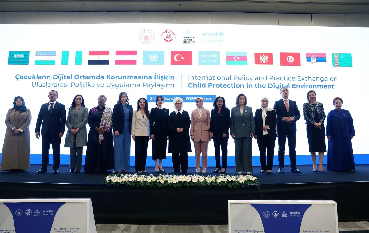 emine-erdogandan-teknoloji-devlerine-hesap-verebilirlik-cagrisi-1776787646873.jpeg Emine Erdoğan’dan teknoloji devlerine hesap verebilirlik çağrısı-7