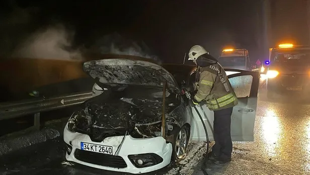1643680322100.jpeg TEM otoyolu Anadolu-Avrupa istikametinde seyir halinde olan otomobil bir anda alev topuna dönüştü-2