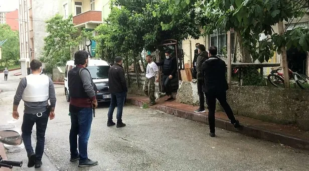 samsunda-komsusuyla-tartisip-rastgele-ates-acan-sahis-yoldan-gecen-3-kadini-vurdu-1622560550822.jpeg Samsun'da komşusuyla tartışıp rastgele ateş açan şahıs yoldan geçen 3 kadını vurdu!-5