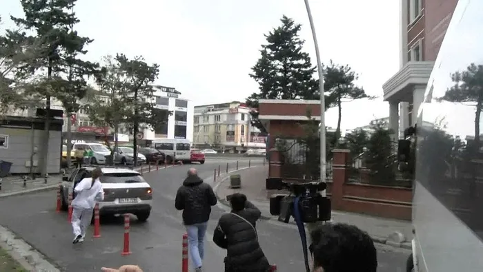 Çektiği video başına bela oldu! Gözaltına alınan Banu Parlak serbest kaldı: Koşarak uzaklaştı! Akla zarar savunma-8