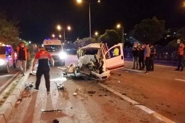 Giresun’da korkunç olay! Otomobil, LPG tankerine çarptı: 2 kişi hayatını kaybetti