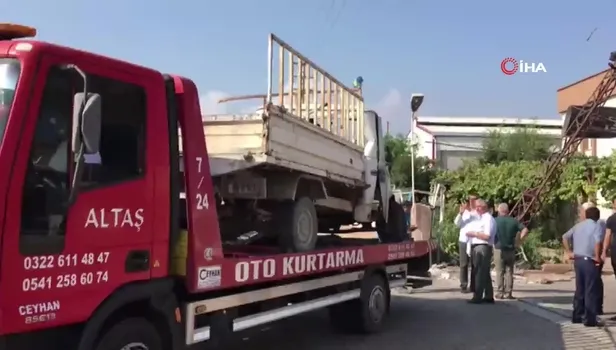 Adana Ceyhan'da feci kaza: 3 ölü, 1 yaralı