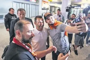 galatasarayin-genc-yildiz-ali-akmani-renklerine-baglamasi-an-meselesi-1658877371465.jpeg Galatasaray'ın genç yıldız Ali Akman'ı renklerine bağlaması an meselesi-3