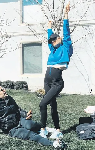 Galatasaray'ın yıldızı Radamel Falcao ile eşi Lorelei Taron'un keyfine diyecek yok