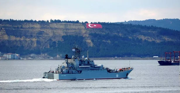 Rus savaş gemisi Çanakkale Boğazı'ndan geçti