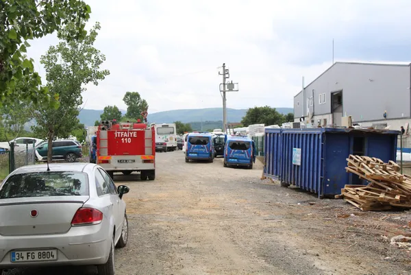 son-dakika-iyi-partili-lutfu-turkkanin-kocaeli-dilovasindaki-kacak-ciftligi-yikim-oncesi-tahliye-ediliyor-1624274940143.jpg SON DAKİKA: İYİ Partili Lütfü Türkkan'ın Kocaeli Dilovası'ndaki kaçak çiftliği yıkım öncesi tahliye ediliyor-15