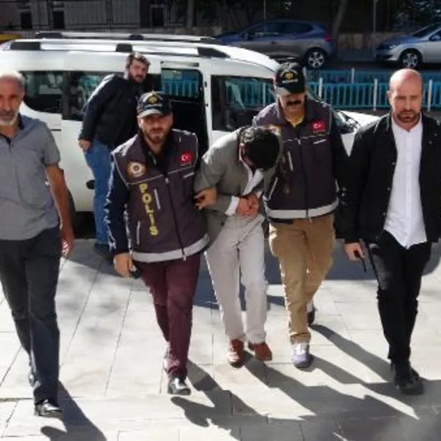 Katil zanlısı kendini ele verdi