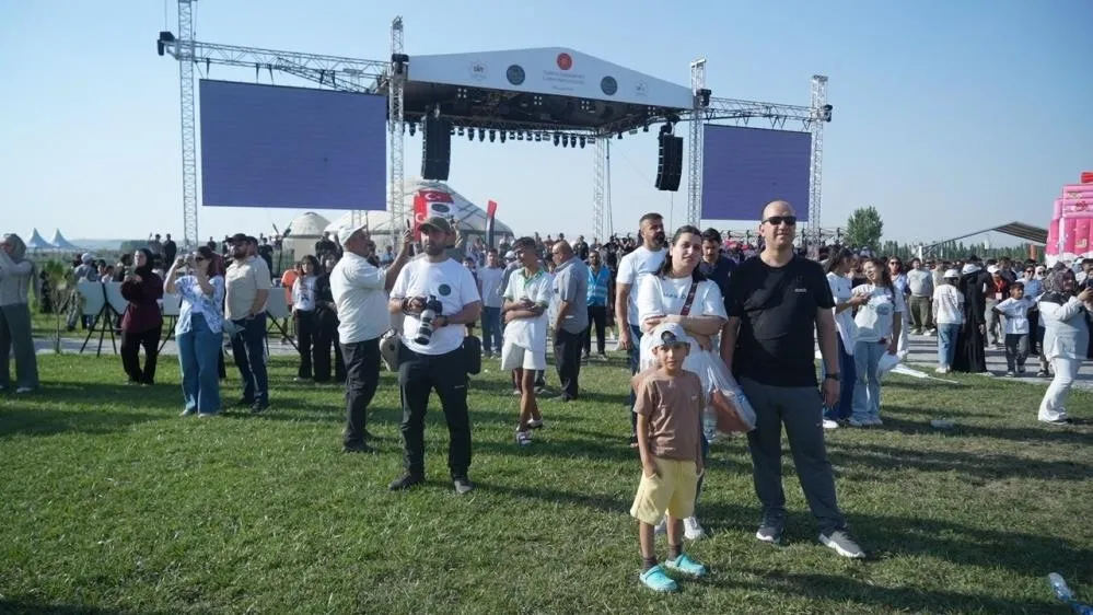 1787592680360.jpeg Malazgirt Zaferi’nin 955. yılı etkinliklerinde SOLOTÜRK gösterisi-4