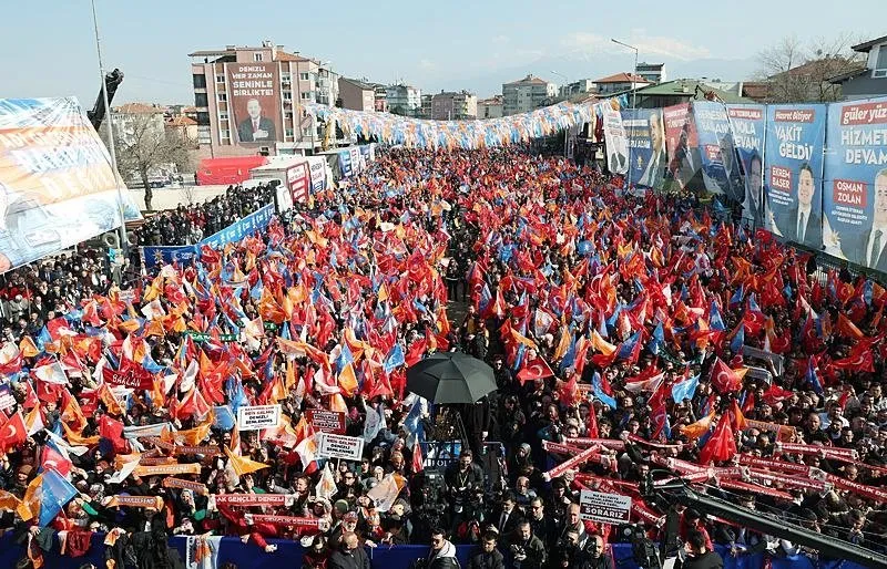 AK Parti mitingine resmi rakama göre 75 bin kişi katıldı.