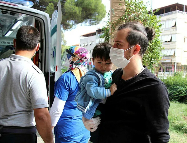 manisada-minibusun-devrildi-biri-bebek-5-kisi-yaralandi-1603203447345.jpg Manisa'da minibüsün devrildi: Biri bebek, 5 kişi yaralandı-3