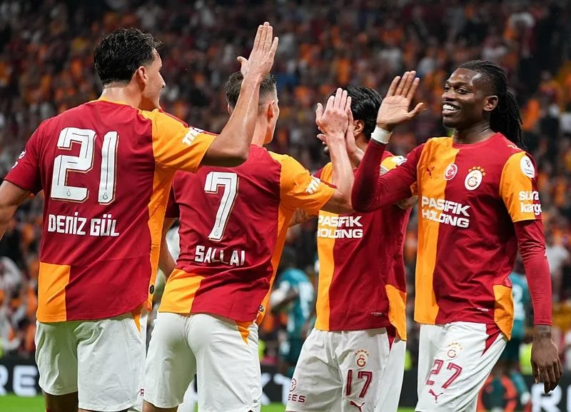 super-ligde-galatasaray-kasimpasayi-konuk-ediyor-1791524554771.jpeg Okan Buruk'tan sağ bek sürprizi! Kasımpaşa maçında forma o ismin-8