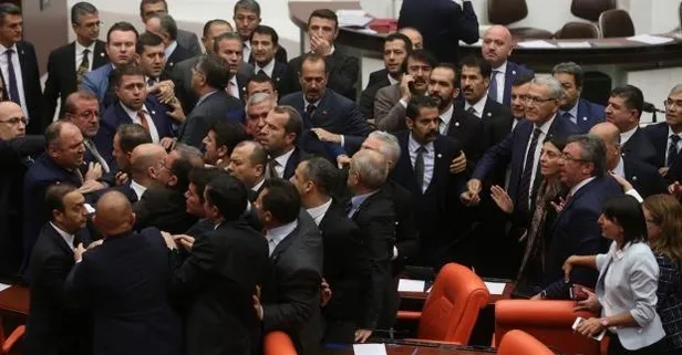 TBMM'de CHP ve MHP milletvekilleri arasında arbede