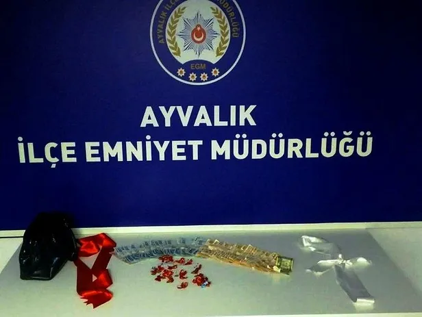 Balıkesir'de bir düğünde pes dedirten olay! Gelinle damadın takılarını çalmaya çalıştılar-3