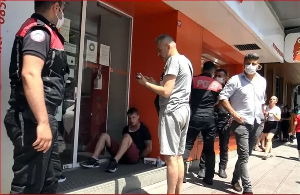 avcilarda-akilalmaz-kavga-guzellik-merkezi-sahipleri-musteri-icin-birbirine-girdi-1595840165229.jpg Avcılar'da akılalmaz olay! Güzellik merkezi sahipleri 'müşteri' için birbirine girdi...-1