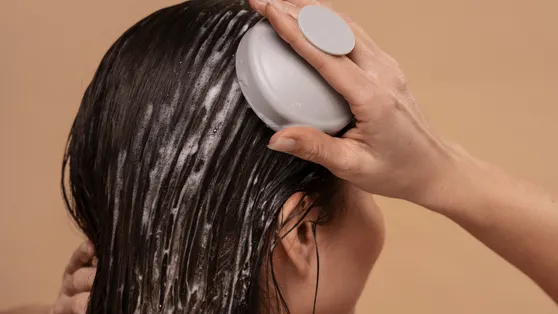 Saçları mahveden 8 duş hatası açıklandı