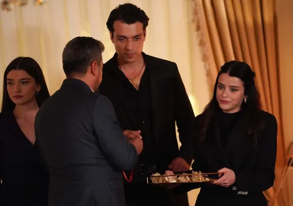 ates-kuslari-25-bolum-2-fragmani-yayinlandi-nizam-amcayi-abin-oldurmus-olabilir-mi-1695649363842.jpg Ateş Kuşları 25. bölüm 2. fragmanı yayınlandı! “Nizam Amca’yı abin öldürmüş olabilir mi?”-4