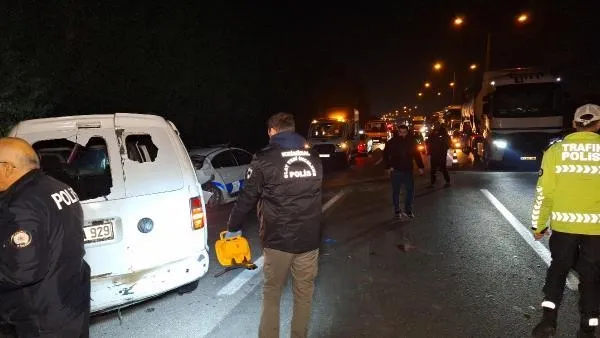 1704167757171.jpeg Düzensiz göçmenleri taşıyan araç polis aracına çarptı: 18 yaralı-3