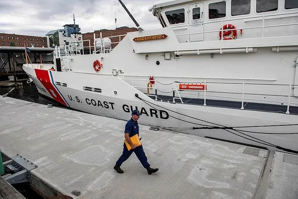 kayip-denizalti-titan-icin-zamanla-yaris-suruyor-28-saat-kaldi-oksijen-tukenmek-uzere-1687335961641.jpeg Kayıp denizaltı Titan için kötü haber geldi | Umutları tüketen açıklama! Korkunç tesadüf hayrete düşürdü-7