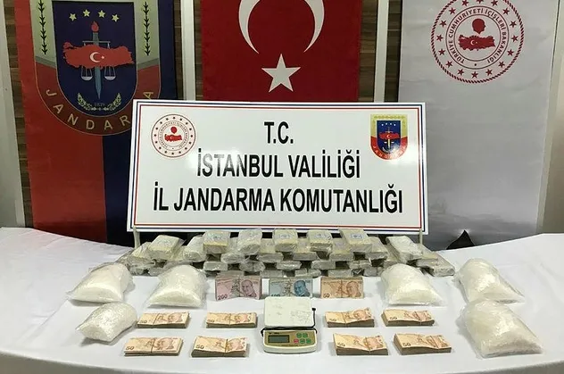 Son dakika: Jandarmadan zehir tacirine "sosyal medya" takibi! Evin her köşesinden uyuşturucu çıktı