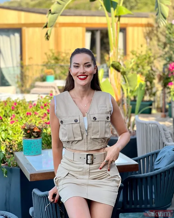 Kim der 2 çocuk annesi! Fahriye Evcen beyaz mayosuyla havuz başında! Burak Özçivit’in eşi yaz pozlarıyla sosyal medyayı salladı - 4