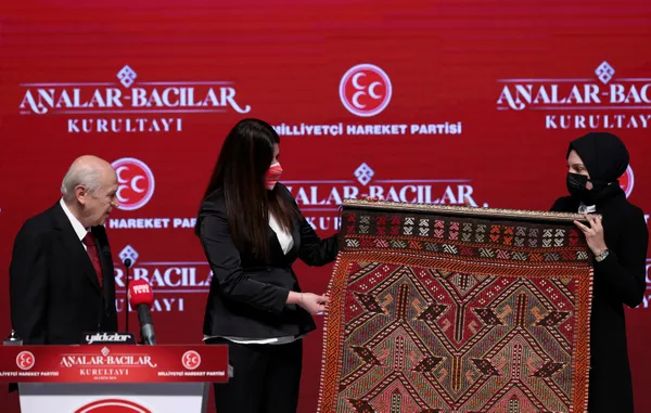 son-dakika-mhp-genel-baskani-devlet-bahceliden-analar-bacilar-kurultayinda-onemli-aciklamalar-analariniz-kollarini-acmis-bekliyor-evinize-donun-1633869672158.jpg SON DAKİKA: MHP Genel Başkanı Devlet Bahçeli'den Analar-Bacılar Kurultayı'nda önemli açıklamalar: Analarınız kollarını açmış bekliyor evinize dönün-6