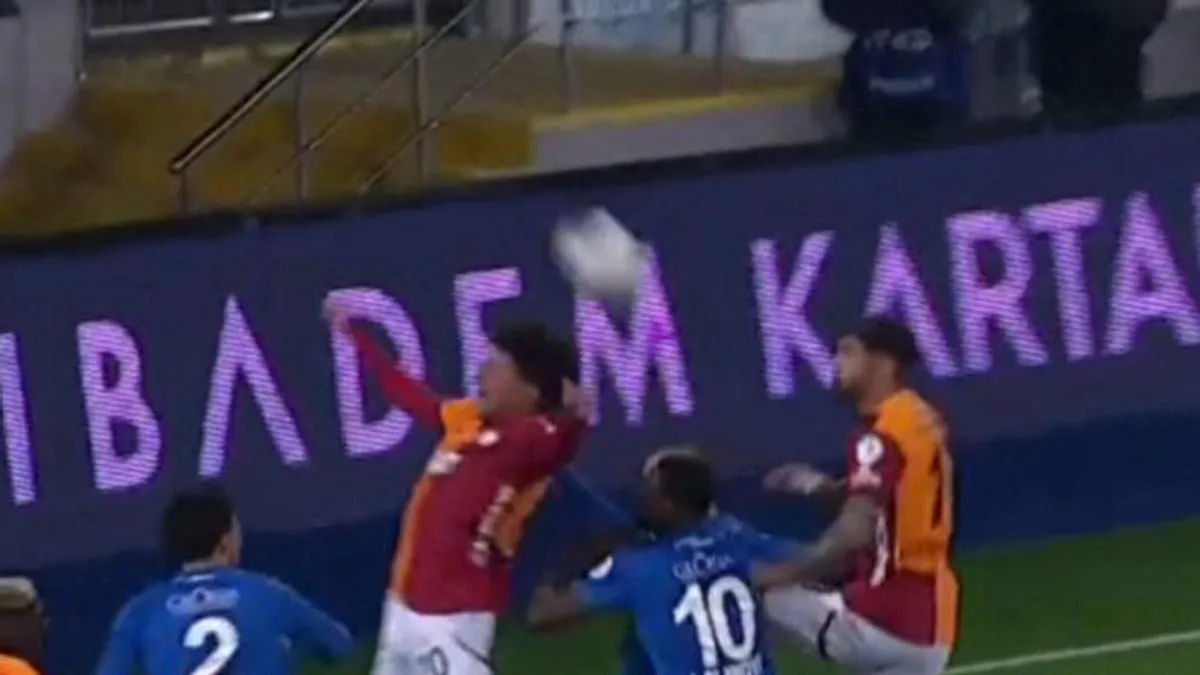 Rizespor - Galatasaray maçında kritik an! Gabriel Sara penaltı bekledi