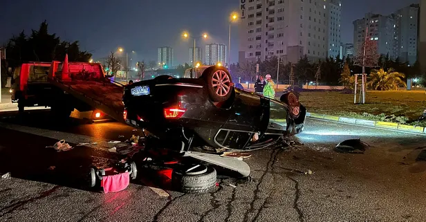 Küçükçekmece'de otomobil takla attı! Yaralılar var