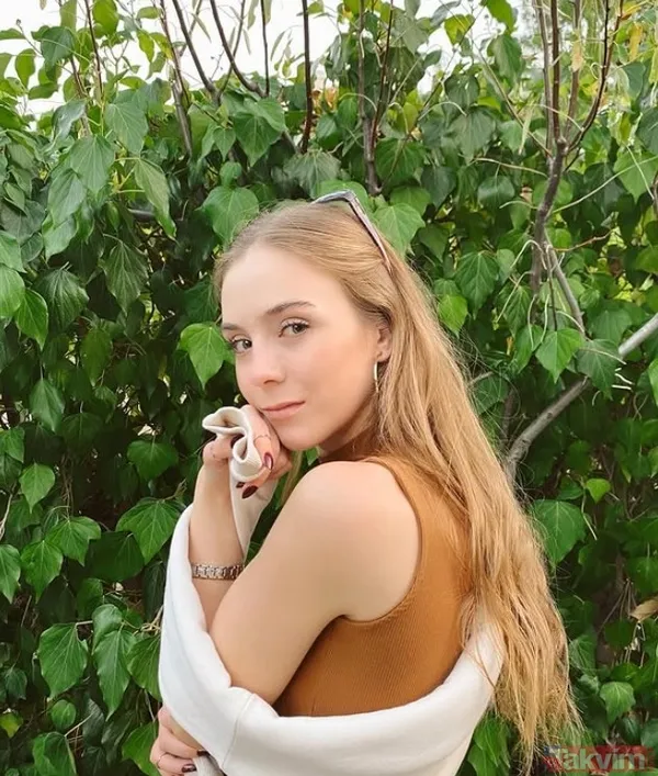 Hande Nur Tekin: Oyunculuk kariyerim tiyatro kursuna tost götürerek başladı - 13