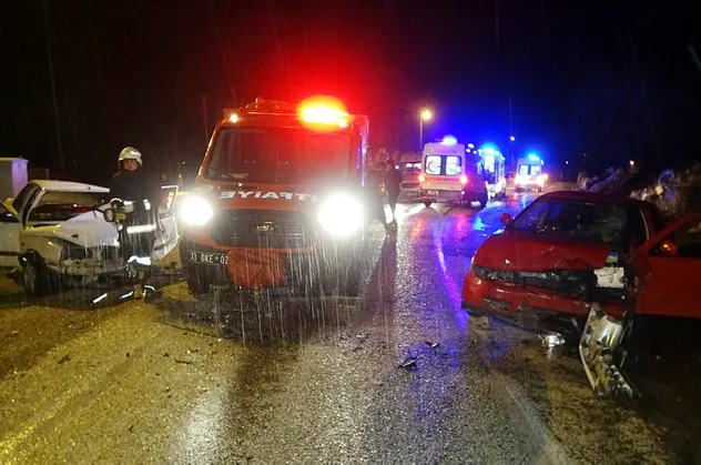 Mersin'de korkunç kaza! Ölü ve yaralılar var