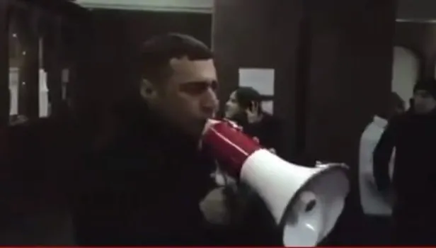 Son dakika: Ermenistan karışıyor! Göstericiler hükümet binasını bastı-4