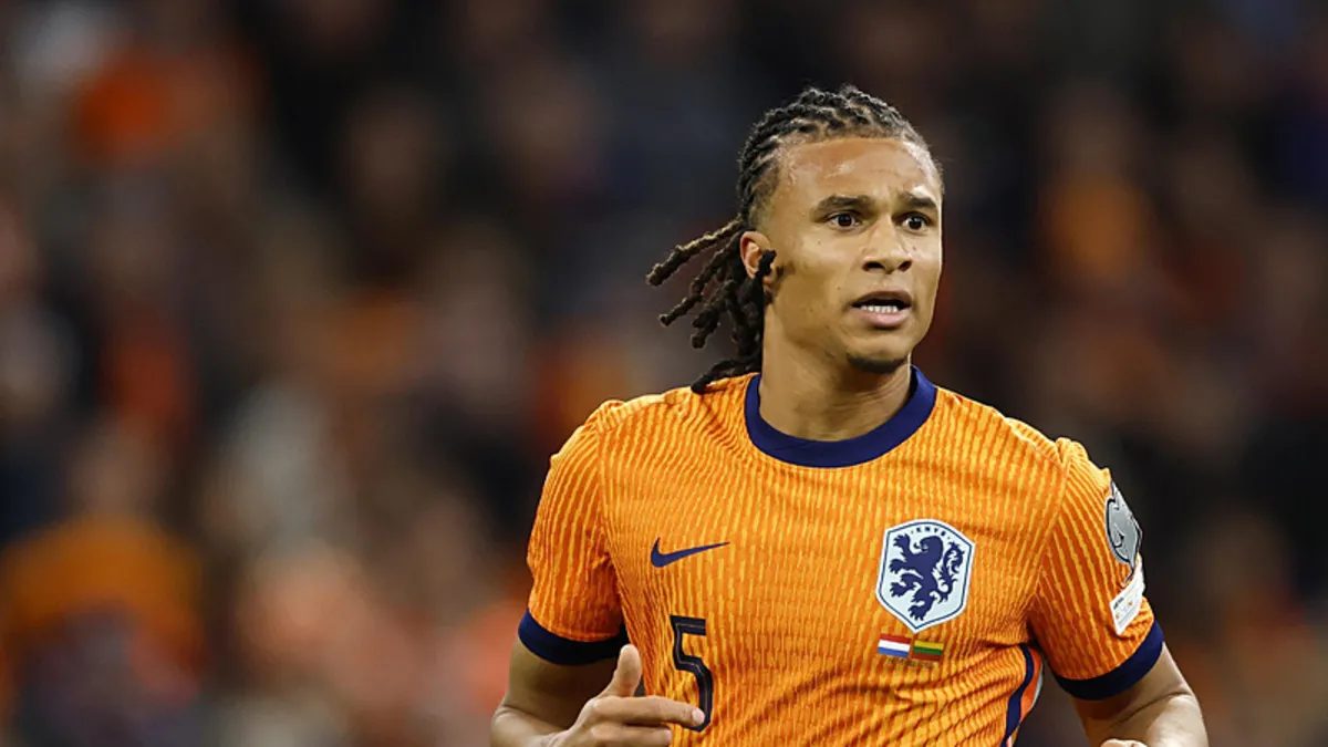 Nathan Ake Fenerbahçe kampına katıldı