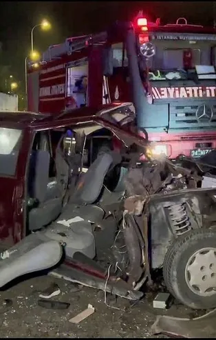 İstanbul, Arnavutköy'de kan donduran kaza! 2 kişi hayatını kaybetti, 7 kişi ağır yaralandı