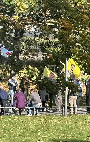 Yine İsveç yine polis eşliğinde PKK gösterisi! NATO iki yüzlülüğü ortaya çıktı!