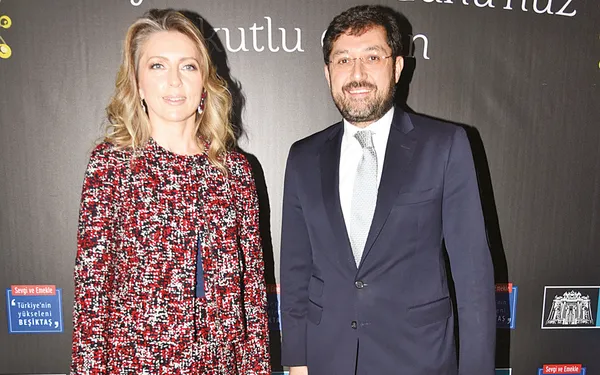 fetoculeri-oven-chpli-murat-hazinedarin-esi-ozlem-hazinedar-iyi-partiye-katildi-1629972175977.jpg FETÖ'cüleri öven CHP'li Murat Hazinedar’ın eşi Özlem Hazinedar İYİ Parti’ye katıldı-5