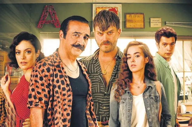Organize İşler Sazan Sarmalı'nı Netflix'e satan Yılmaz Erdoğan'a tepki yağdı