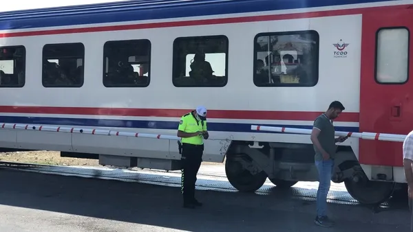 karsta-tren-altinda-kalarak-feci-bir-sekilde-hayatini-kaybetti-1627890384718.jpg Kars’ta tren altında kalarak feci bir şekilde hayatını kaybetti-3