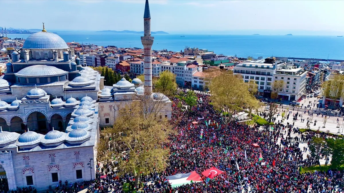 İstanbul’da on binler Gazze’deki soykırım için bir araya geldi!