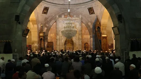 Prof. Dr. Nihat Hatipoğlu yazdı: Çağımızın en yaygın günahı: Gıybet-7