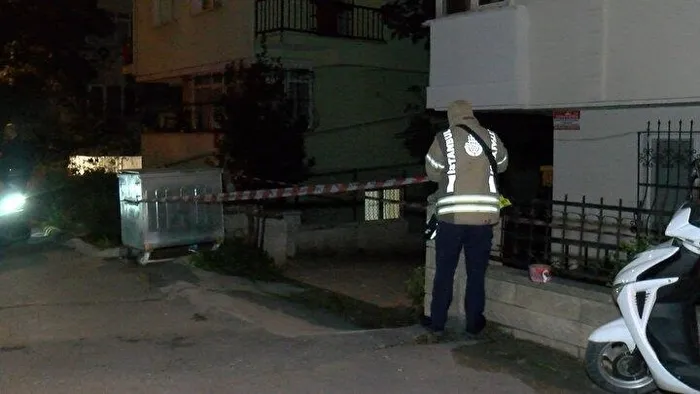 1701059282669.jpeg İstanbul’da toprak kayması nedeniyle 5 katlı bina tahliye edildi-3