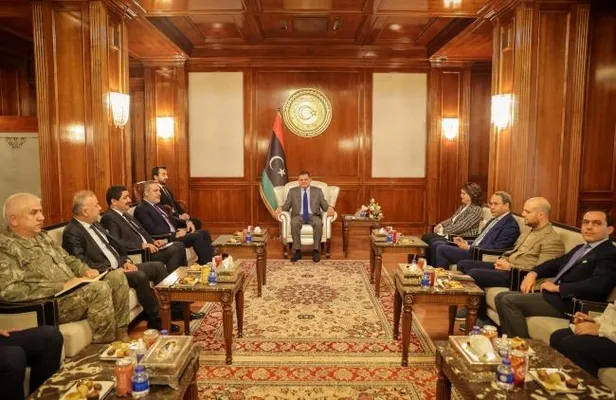 turkiyeden-libya-cikarmasi-mit-baskani-hakan-fidan-trablusta-libya-basbakani-dibeybe-ile-bir-araya-geldi-1673994902700.jpeg