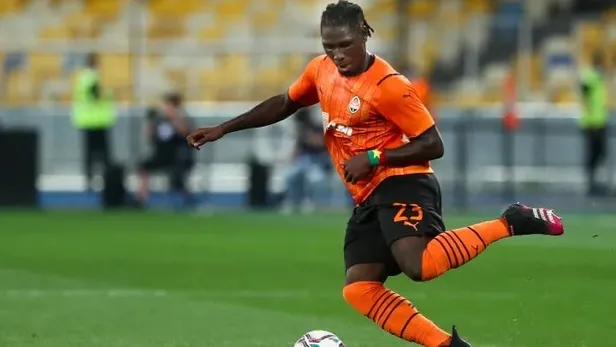 fenerbahce-yonetimi-golcu-transferi-icin-dugmeye-basti-hedef-lassina-traore-1655507375793.jpeg Fenerbahçe yönetimi golcü transferi için düğmeye bastı! Hedef Lassina Traore-2