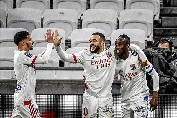 galatasaraya-lyondan-bir-isim-daha-fransizlar-yazdi-1659344255973.jpg Galatasaray'a Lyon'dan bir isim daha! Fransızlar yazdı-4