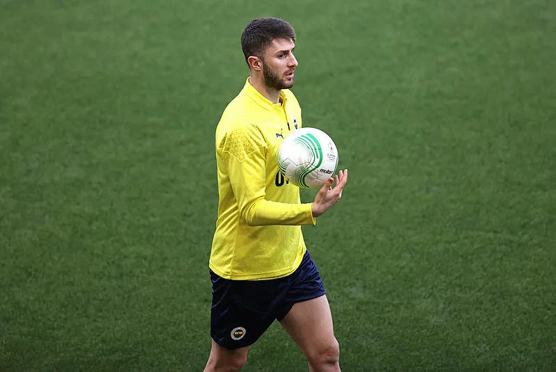 FENERBAHÇE HABERLERİ | İsmail Kartal'dan yıldız isme kesik! Fenerbahçe Beşiktaş derbisinde forma yok - 22