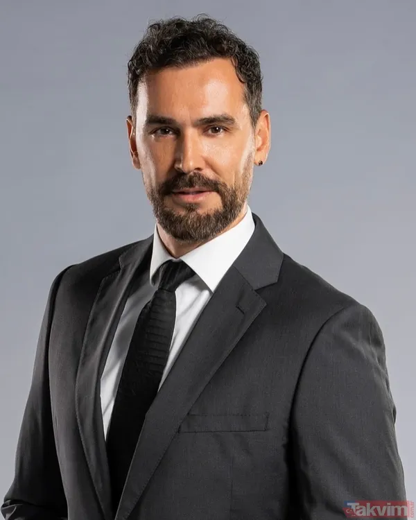 Evlilik Teklifi Tüm Bunlar Konuşulurken Ersin Görkem'den Sürpriz Paylaşım Geldi. Sevgilisine Evlilik Teklifinde Bulunan Görkem, Tektaşlı Fotoğrafı "She Said...