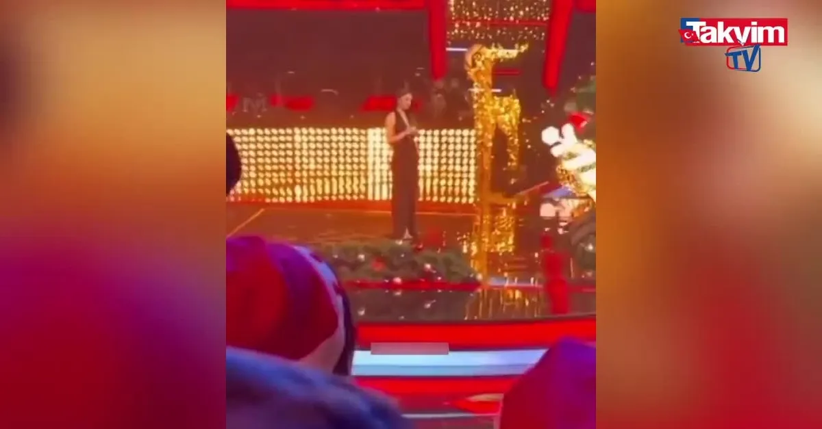 Murat Boz saçını Ayça Ayşin Turan için ektirmiş meğer! O Ses Türkiye Yılbaşı Özel'de el ele göz göze görüntüler: "Madem beni kırmamış...